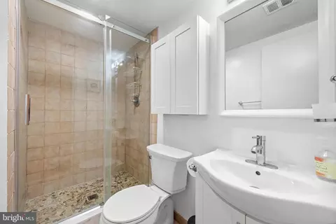 Bath - 11612 Clipstone Ln, Reston, VA 20191 photo 3 of 3