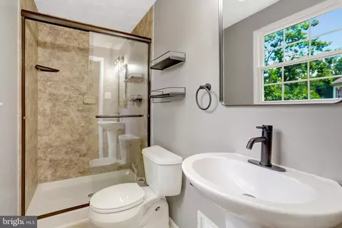 Bath - 7210 Sterling Grove Dr, Springfield, VA 22150 photo 6 of 8