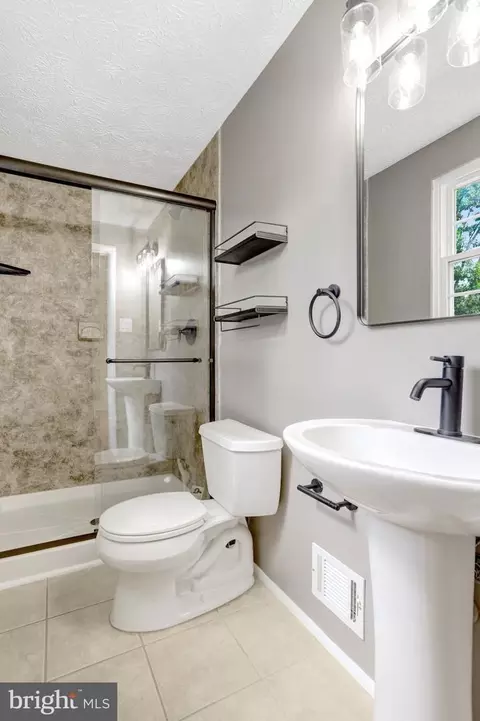 Bath - 7210 Sterling Grove Dr, Springfield, VA 22150 photo 7 of 8