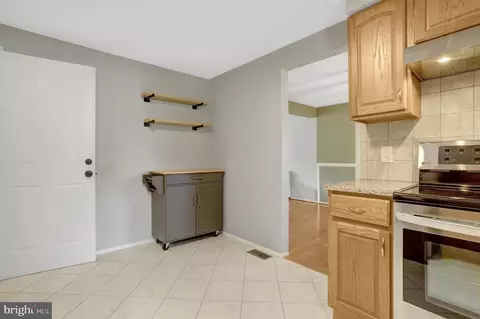 Entry Way - 7210 Sterling Grove Dr, Springfield, VA 22150 photo 7 of 10