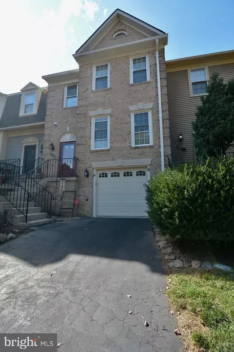 7212 Gentian Ct, Springfield, VA 22152 photo 2