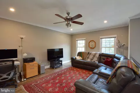 7212 Gentian Ct, Springfield, VA 22152 photo 5