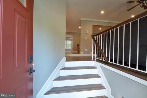 7212 Gentian Ct, Springfield, VA 22152 photo 3