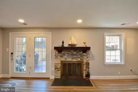 7212 Gentian Ct, Springfield, VA 22152 photo 4