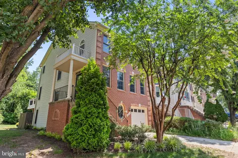 6312 Sharps Dr, Centreville, VA 20121