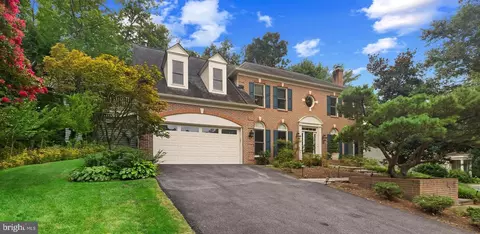 1201 Essex Manor Ct, Alexandria, VA 22308