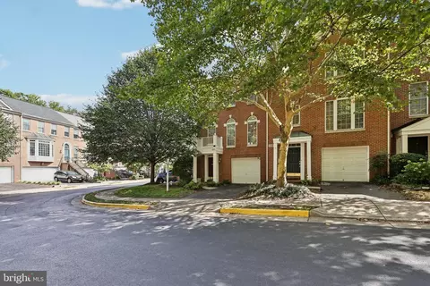 4227 Upper Park Dr, Fairfax, VA 22030
