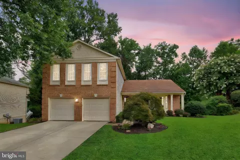 8304 Forestree Ct, Vienna, VA 22182