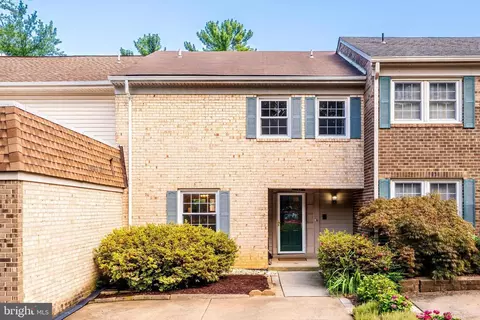 1123 Moorefield Hill Ct SW, Vienna, VA 22180