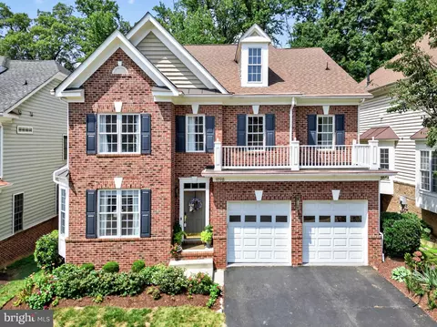 9198 Topaz St, Fairfax, VA 22031