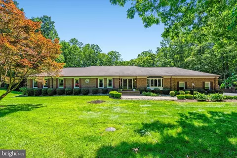 10060 Hampton Rd, Fairfax Station, VA 22039