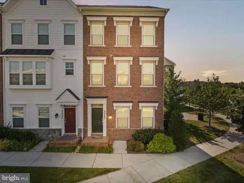 5280 Ridgeview Retreat Dr, Chantilly, VA 20151
