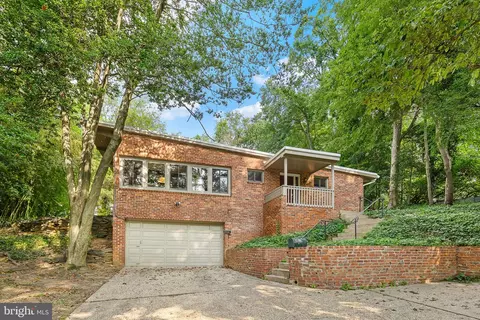 3012 Castle Rd, Falls Church, VA 22044
