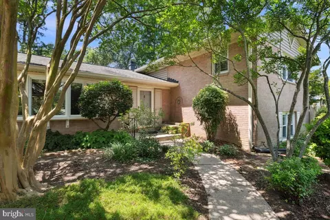 9210 Cherrytree Dr, Alexandria, VA 22309