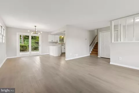 Living - 5307 Kepler Ln, Springfield, VA 22151 photo 1 of 4