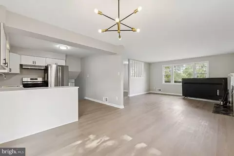 Living - 5307 Kepler Ln, Springfield, VA 22151 photo 2 of 4