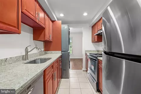 Kitchen - 2115 Monaghan Dr, Herndon, VA 20170 photo 2 of 2