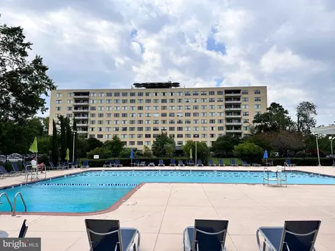 6621 Wakefield Dr #403, Alexandria, VA 22307