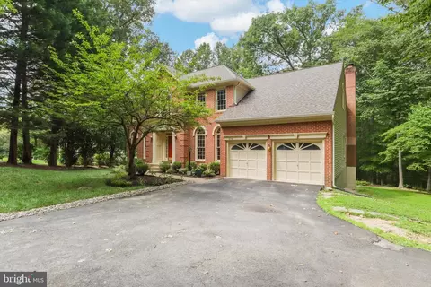8546 Hooes Rd, Springfield, VA 22153 photo 5