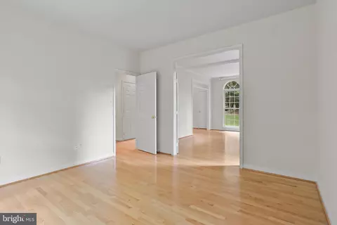 8546 Hooes Rd, Springfield, VA 22153 photo 12