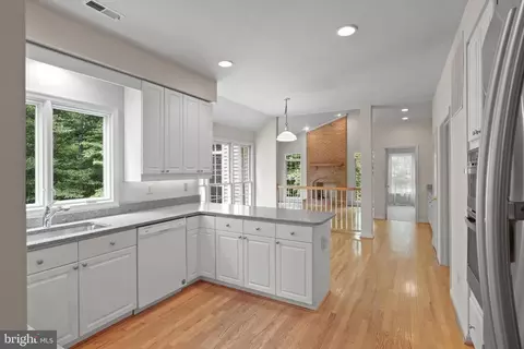 8546 Hooes Rd, Springfield, VA 22153 photo 21