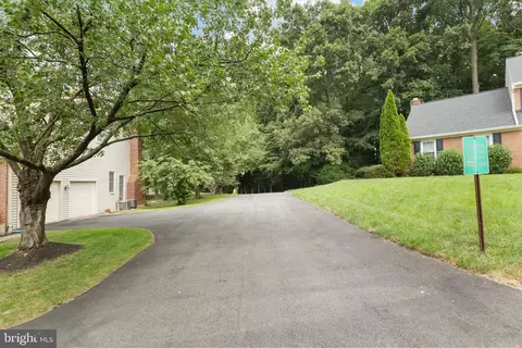 8546 Hooes Rd, Springfield, VA 22153 photo 4