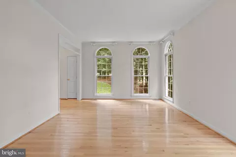 8546 Hooes Rd, Springfield, VA 22153 photo 10