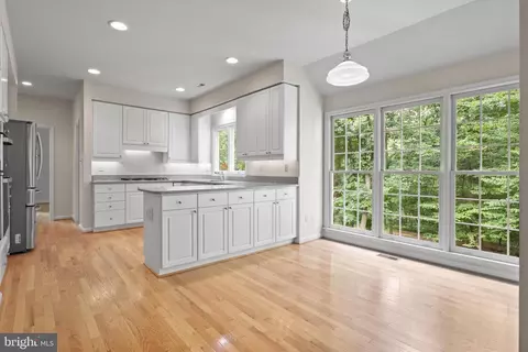 8546 Hooes Rd, Springfield, VA 22153 photo 19