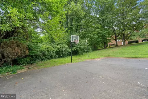 Exterior - 7621 Tremayne Pl #113, Mclean, VA 22102 photo 1 of 4