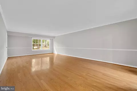 Living - 7621 Tremayne Pl #113, Mclean, VA 22102 photo 1 of 8