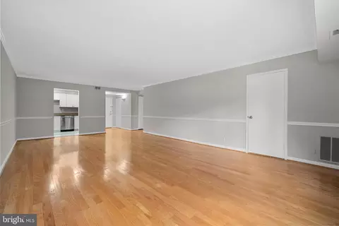Living - 7621 Tremayne Pl #113, Mclean, VA 22102 photo 6 of 8