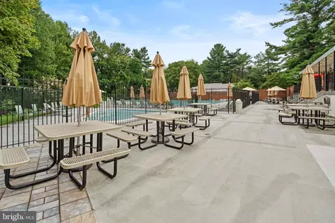 Exterior - 7621 Tremayne Pl #113, Mclean, VA 22102 photo 3 of 4
