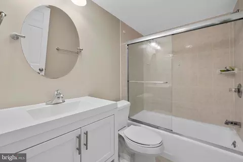 Bath - 7621 Tremayne Pl #113, Mclean, VA 22102 photo 1 of 4