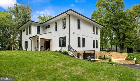 5005 Ravensworth Rd, Annandale, VA 22003