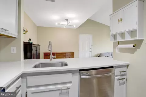 7817 Harrowgate Cir #C, Springfield, VA 22152 photo 12
