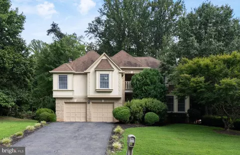11665 Gilman Ln, Herndon, VA 20170