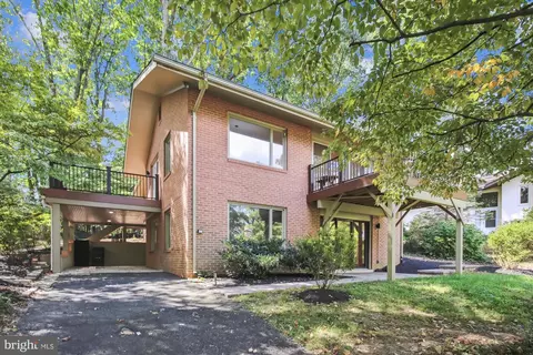 11221 S Shore Rd, Reston, VA 20190