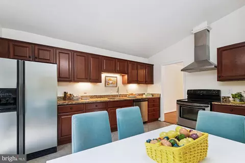 Kitchen - 11221 S Shore Rd, Reston, VA 20190 photo 1 of 1