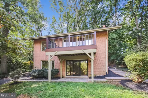 Exterior - 11221 S Shore Rd, Reston, VA 20190 photo 2 of 15
