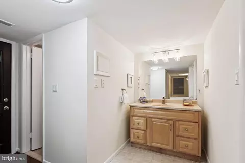 Entry Way - 11221 S Shore Rd, Reston, VA 20190 photo 3 of 3