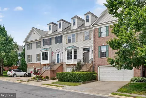 5702 Clapham Rd, Alexandria, VA 22315