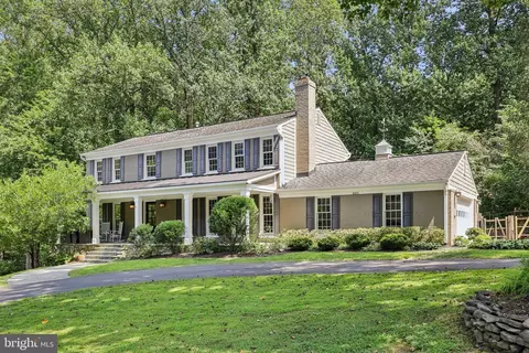 2005 Adams Hill Rd, Vienna, VA 22182