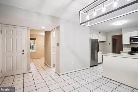 Entry Way - 8809 Shadowlake Way, Springfield, VA 22153 photo 4 of 6