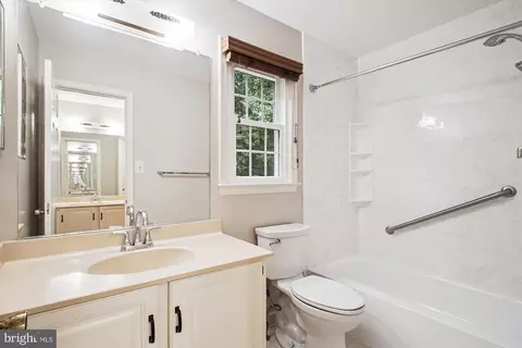 Bath - 8809 Shadowlake Way, Springfield, VA 22153 photo 2 of 7
