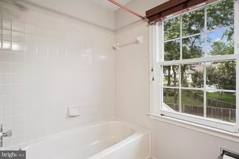 Bath - 8809 Shadowlake Way, Springfield, VA 22153 photo 6 of 7