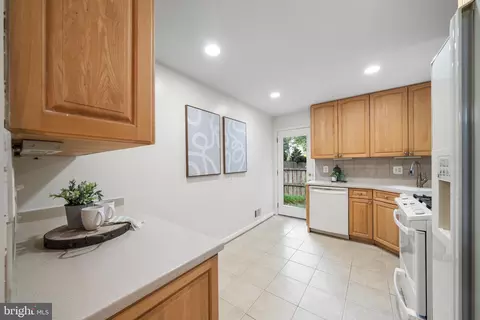 Kitchen - 6204 Erman Ct, Burke, VA 22015 photo 2 of 4
