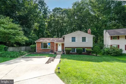 Exterior - 6204 Erman Ct, Burke, VA 22015 photo 3 of 6