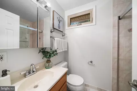 Bath - 6204 Erman Ct, Burke, VA 22015 photo 1 of 2