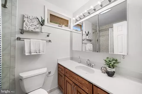 Bath - 6204 Erman Ct, Burke, VA 22015 photo 2 of 2