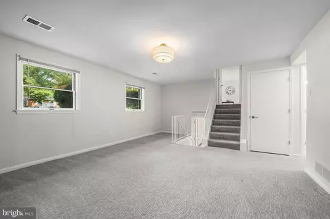 Living - 6204 Erman Ct, Burke, VA 22015 photo 4 of 6